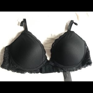 Brand new, lace Natori bra with gold hardware